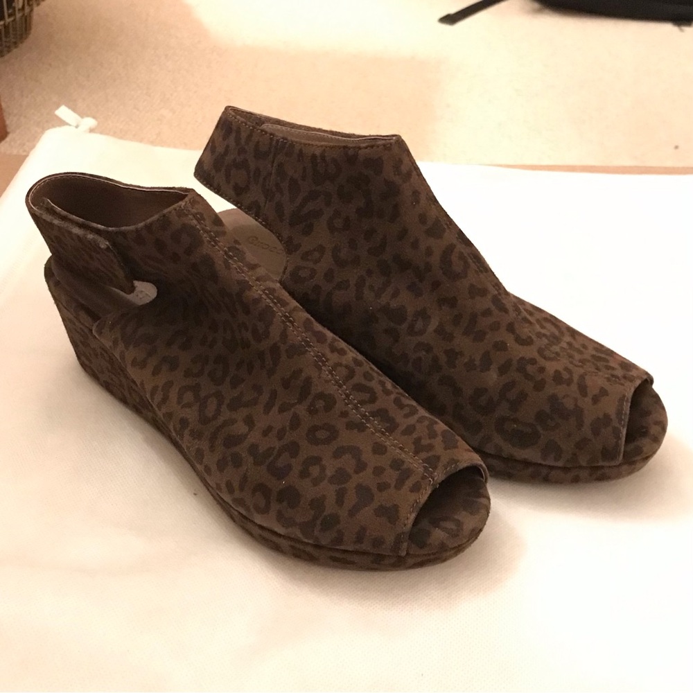 Chocolat Blu Yessi Wedge Shoe Size 8
